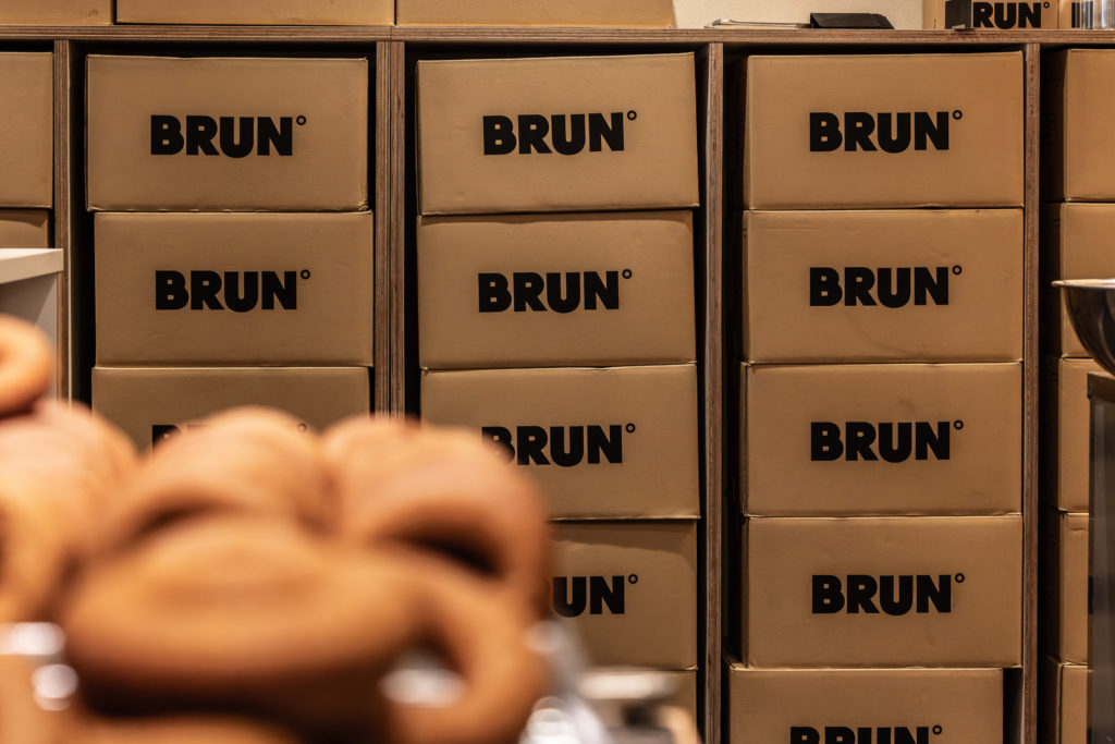 BRUN ダンボール